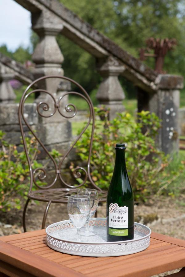 Bed and Breakfast Le Logis D'Équilly Exterior foto